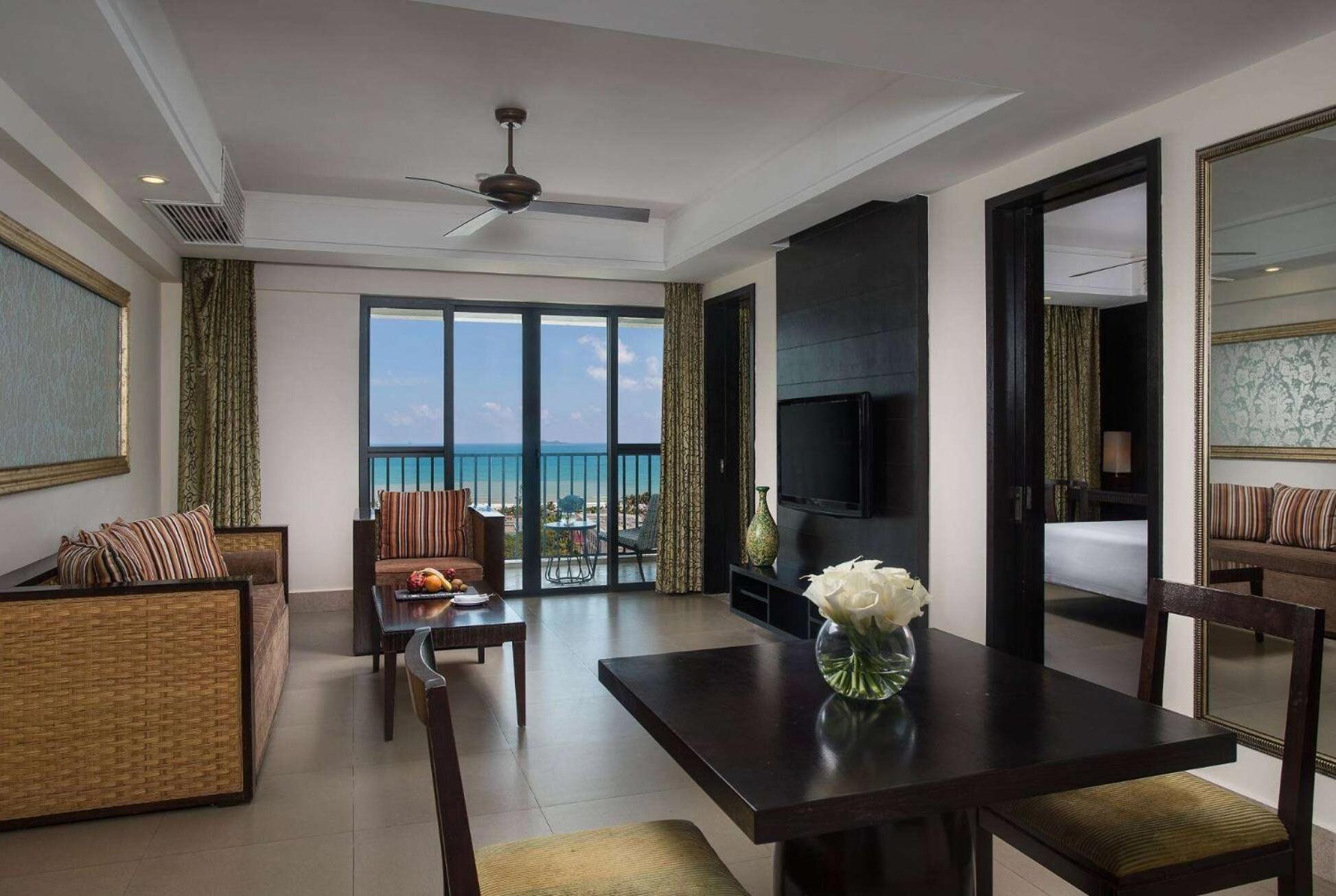 Ramada Plaza By Wyndham Sanya Bay Hotel Kültér fotó
